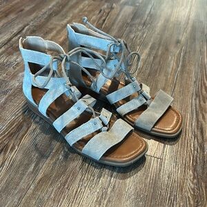 Crown Vintage faux suede gladiator sandal size 9M like new